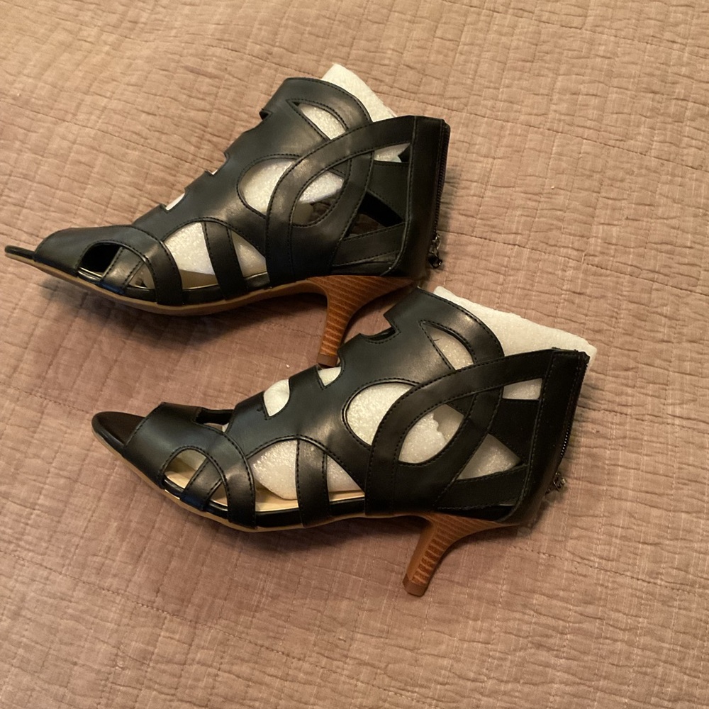 Sandals Nine & Co. - Picture 2 of 3